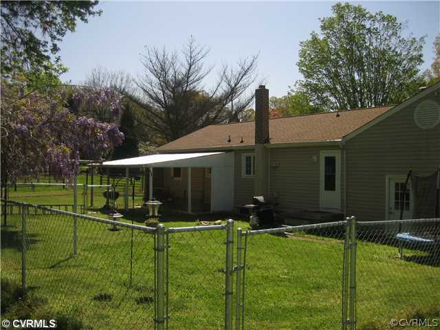 7206 Sandy Ridge Road Hopewell, VA 23860 - Photo 5 of 9 Yard/Garden