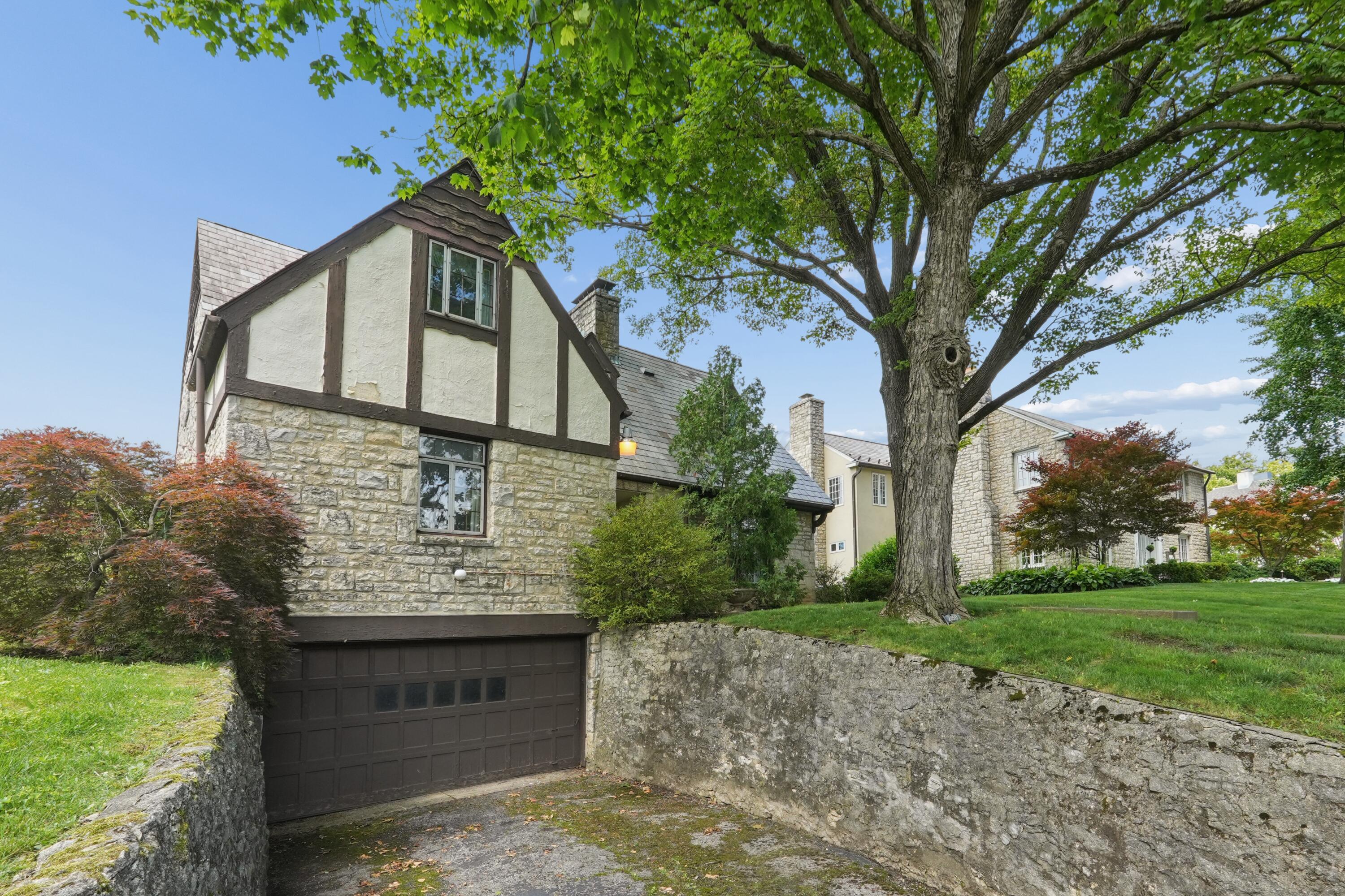 2050 Upper Chelsea Road Columbus, OH 43221 - Photo 9 of 62