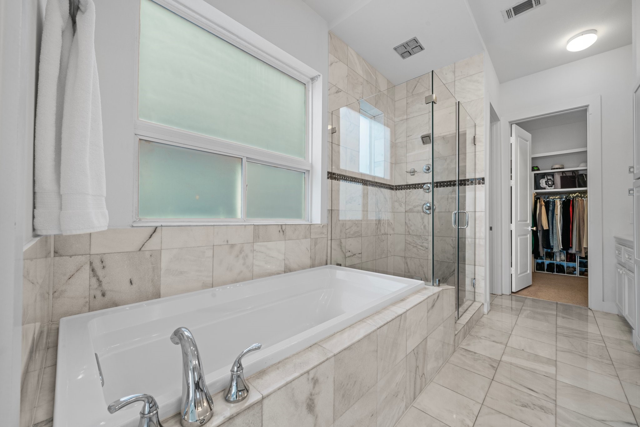 1804 Prospect Street Houston, TX 77004 - Photo 30 of 49 Serene primary on-suite bathroom featuring jetted tub, separate shower, double sinks and extra vanity area.
