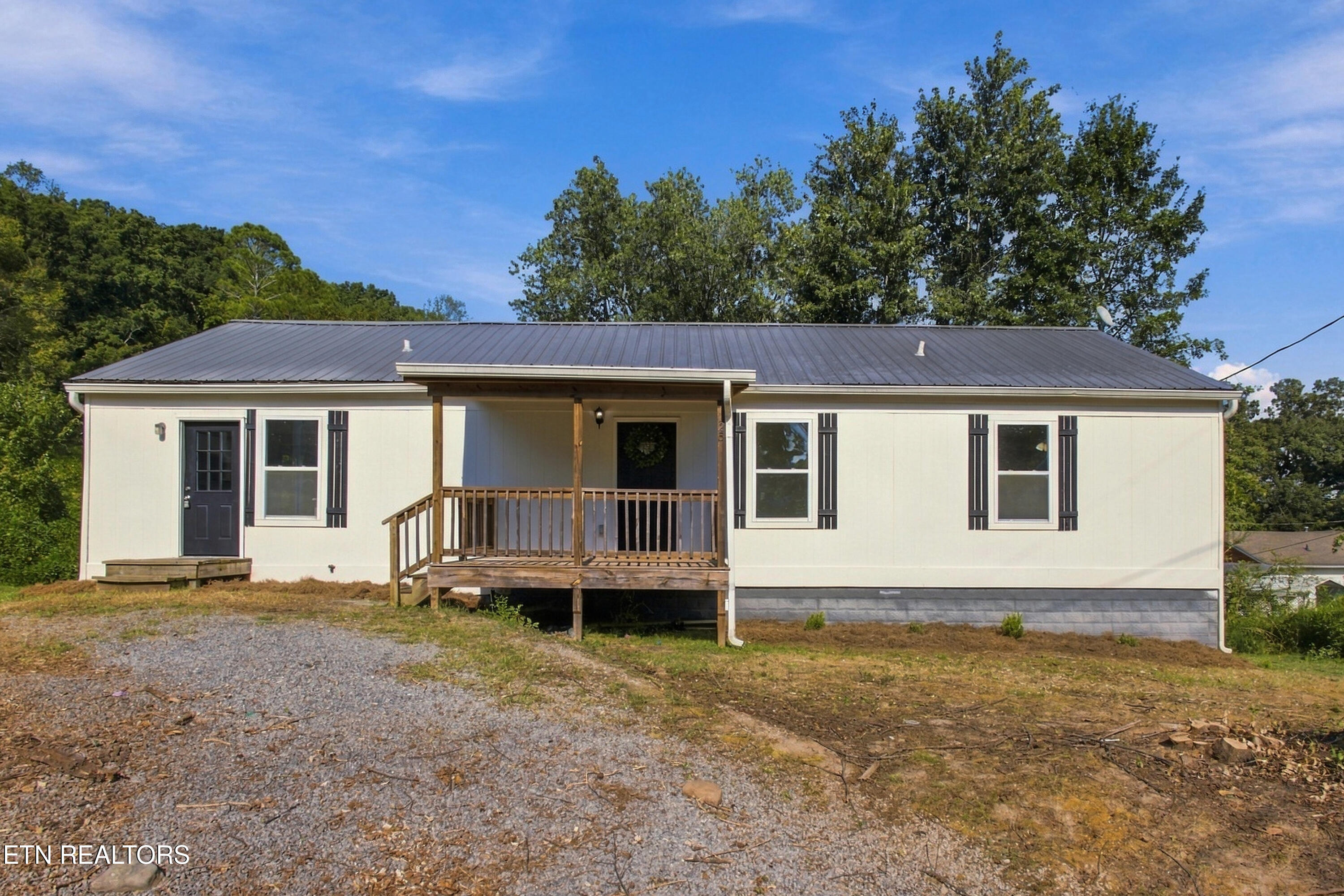 127 Jarrett Lane Oak Ridge, TN 37830 - Photo 1 of 28 1000-1