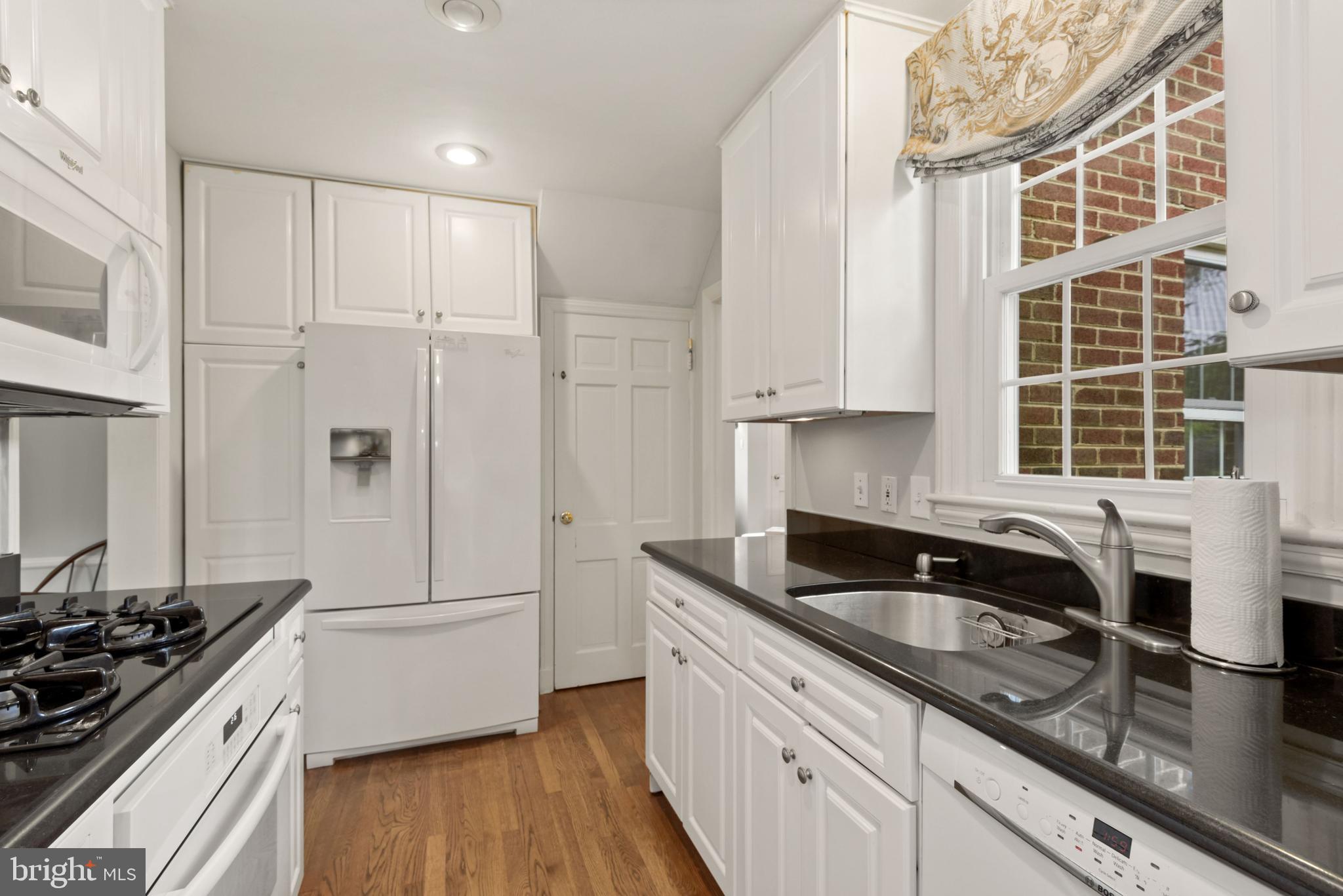 5907 Cranston Road Bethesda, MD 20816 - Photo 14 of 40 Bright efficient kitchen!