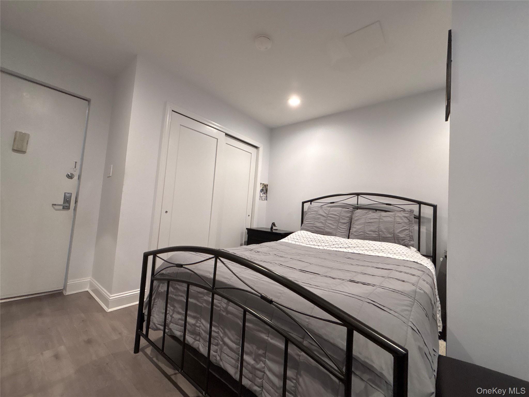 30 Barstow Road, Unit LL4 Great Neck, NY 11021 - Photo 11 of 12