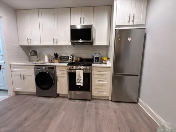 $1,825 | 30 Barstow Road, Unit LL4, Great Neck, NY 11021