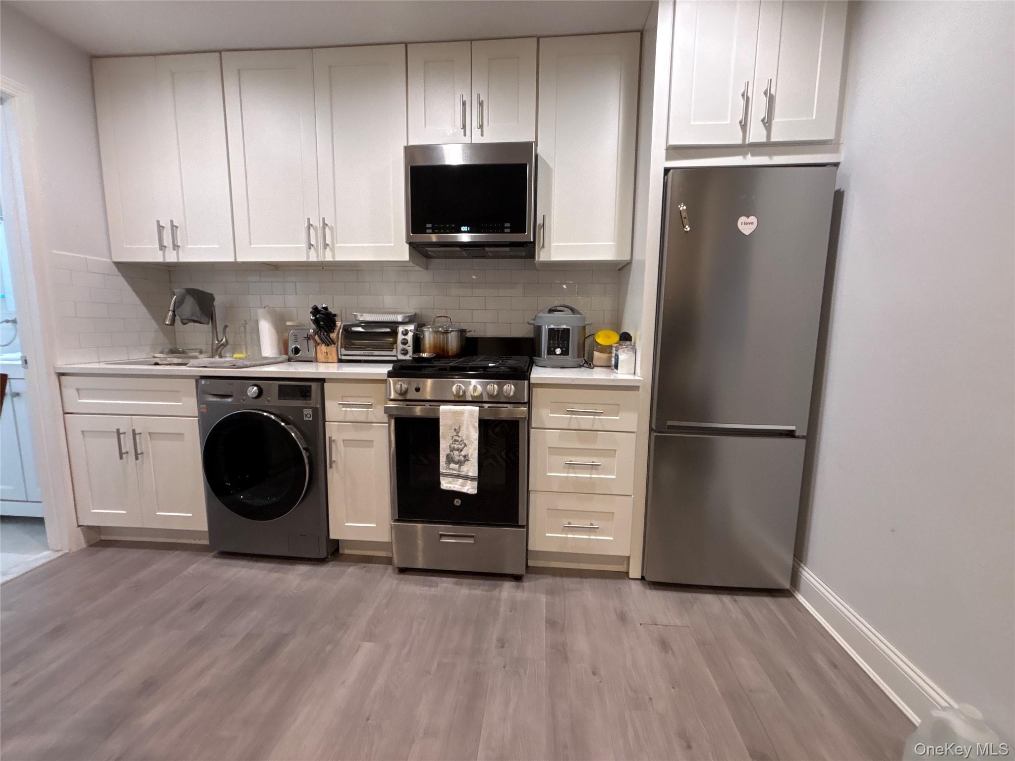 30 Barstow Road, Unit LL4 Great Neck, NY 11021 - Photo 4 of 12