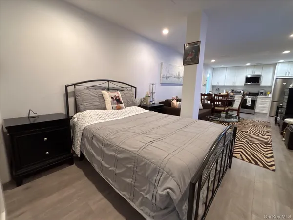 $1,825 | 30 Barstow Road, Unit LL4, Great Neck, NY 11021