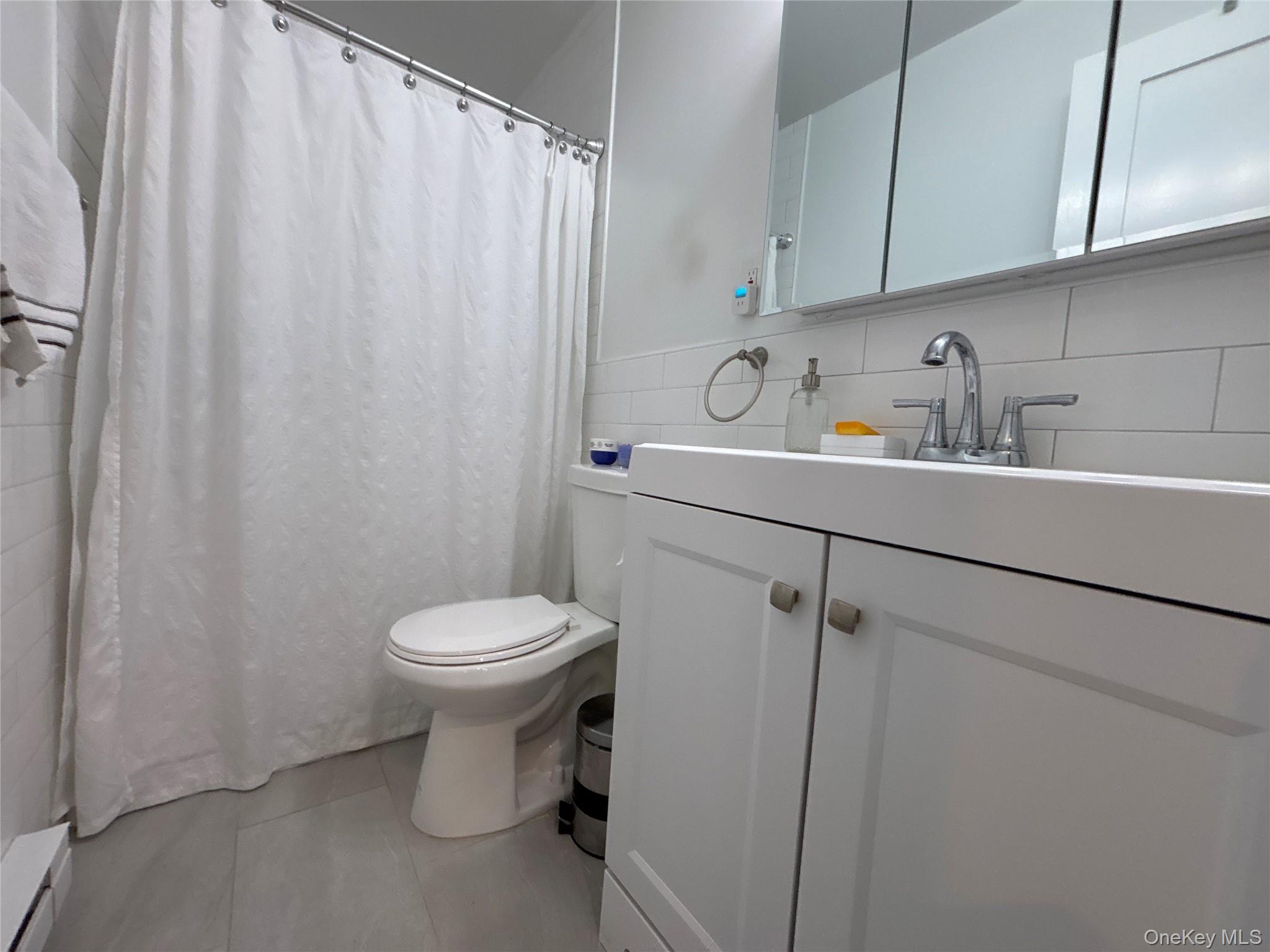 30 Barstow Road, Unit LL4 Great Neck, NY 11021 - Photo 6 of 12