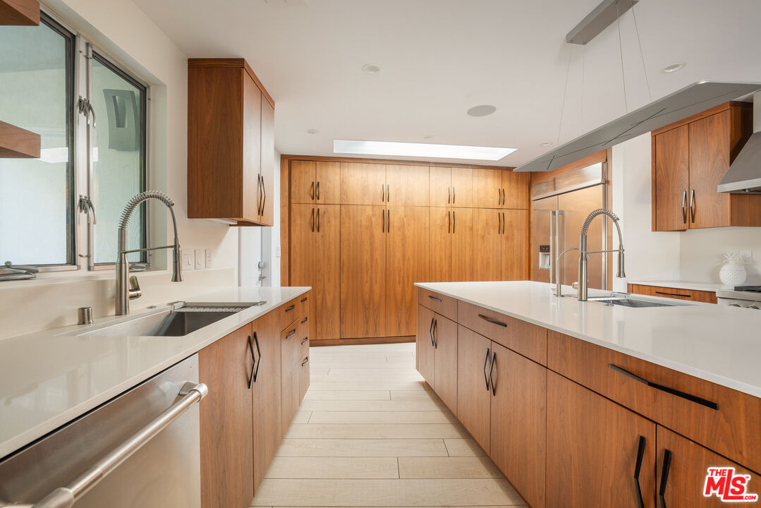 279 Mabery Road Santa Monica, CA 90402 - Photo 12 of 36