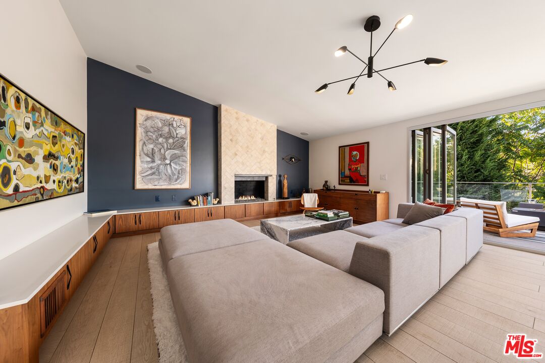 279 Mabery Road Santa Monica, CA 90402 - Photo 5 of 36