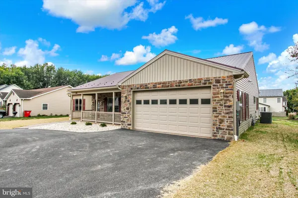 $419,900 | 13189 Seneca Drive, Waynesboro, PA 17268