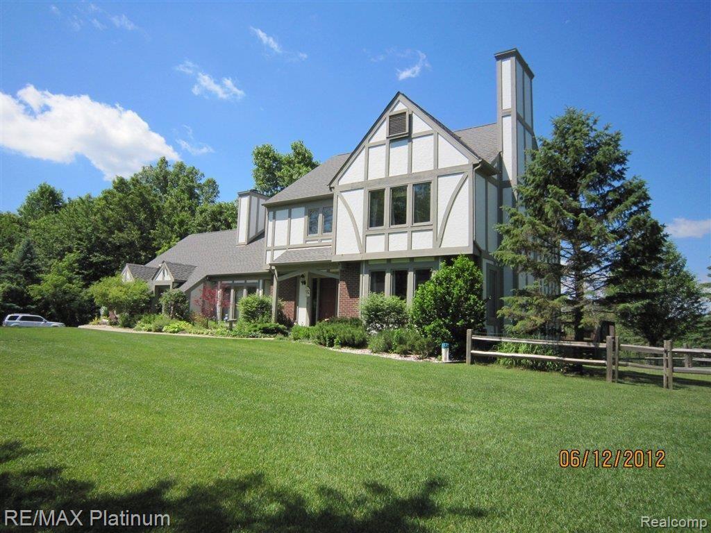 5453 North Tipsico Lake Road Holly, MI 48442 - Photo 1 of 25 5453 TIPSICO LAKE RD.jpg
