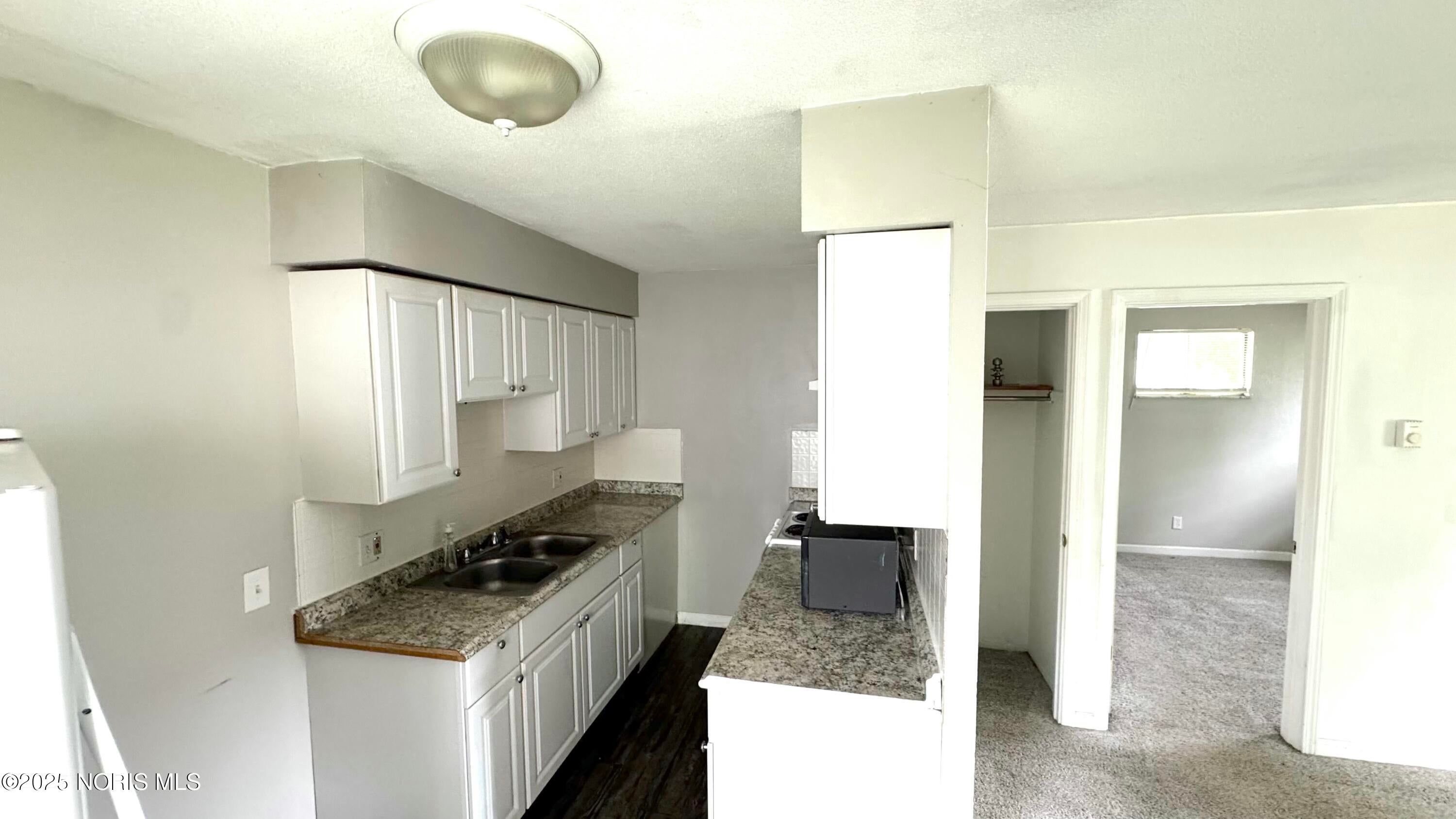 1911 Kensington Road Toledo, OH 43607 - Photo 4 of 7 IMG_1394