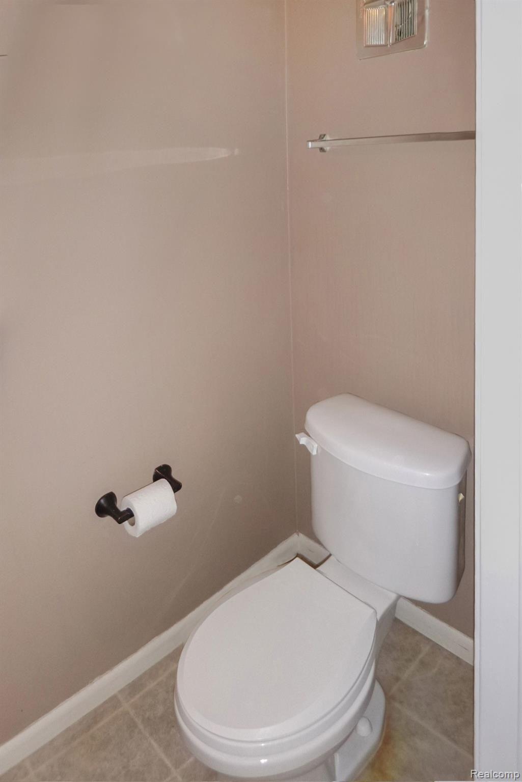 32286 West 12 Mile Road Farmington, MI 48334 - Photo 7 of 24 7-Half Bath.jpg