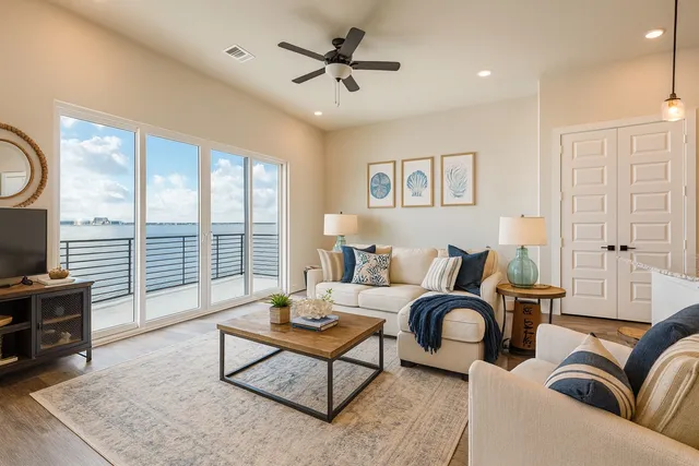 $899,000 | 4405 Davis Lane, Seabrook, TX 77586