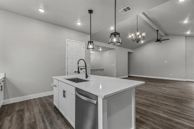 $1,995 | 22010 Redbird Drive, Lago Vista, TX 78645