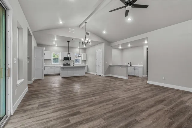 $1,995 | 22010 Redbird Drive, Lago Vista, TX 78645