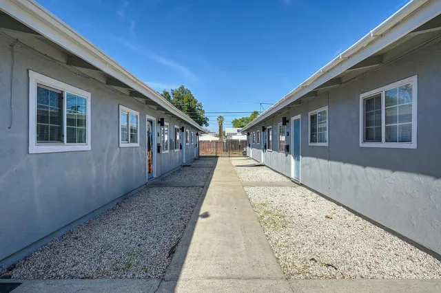 a view of house with backyard porch and wooden floor