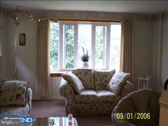 1116 Friendship Street Philadelphia, PA 19111 - Photo 2 of 6 Living Room