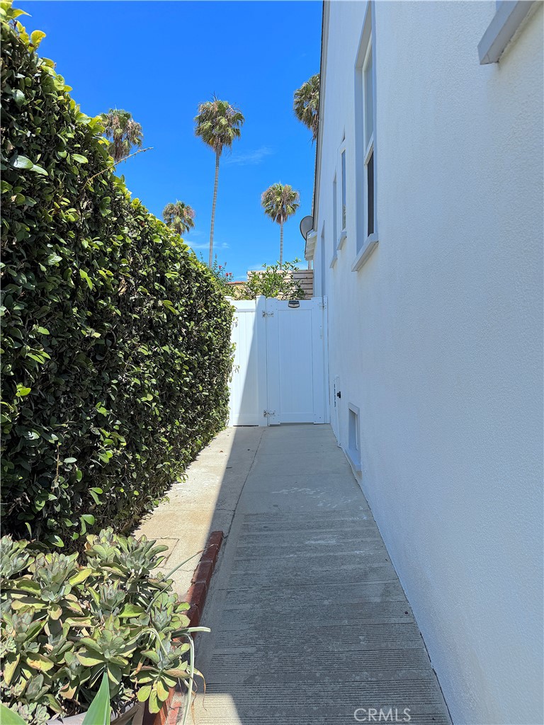 726 1/2 Esplanade Redondo Beach, CA 90277 - Photo 22 of 26 view of a pathway