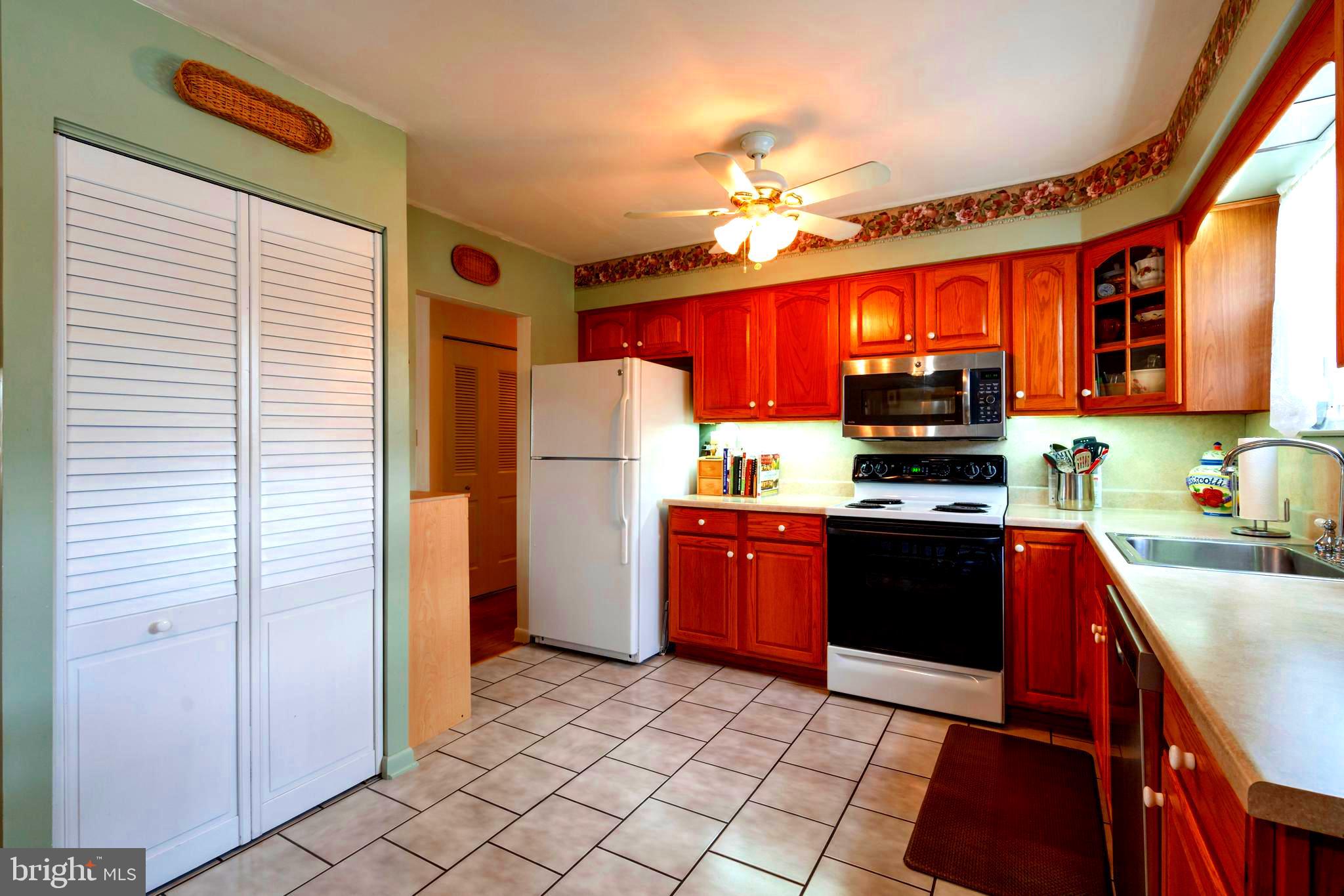 754 Kettle Run Road Marlton, NJ 08053 - Photo 7 of 22 Kitchen / Pantry