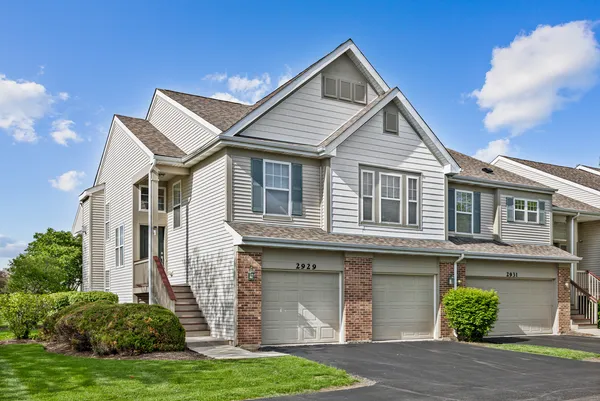 $435,000 | 2929 Saganashkee Lane, Naperville, IL 60564