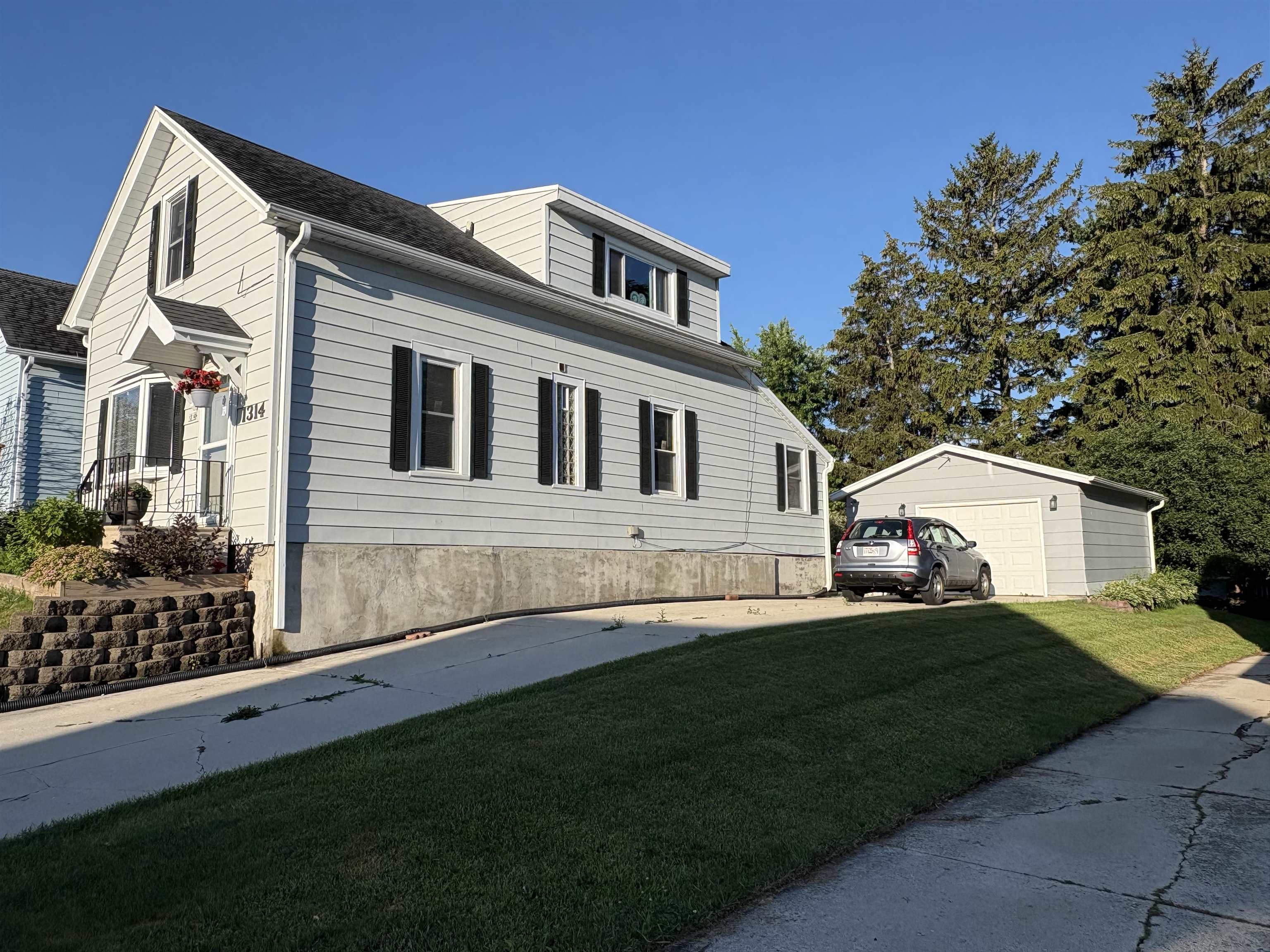 1314 South 24th Street Sheboygan, WI 53081 - Photo 3 of 22