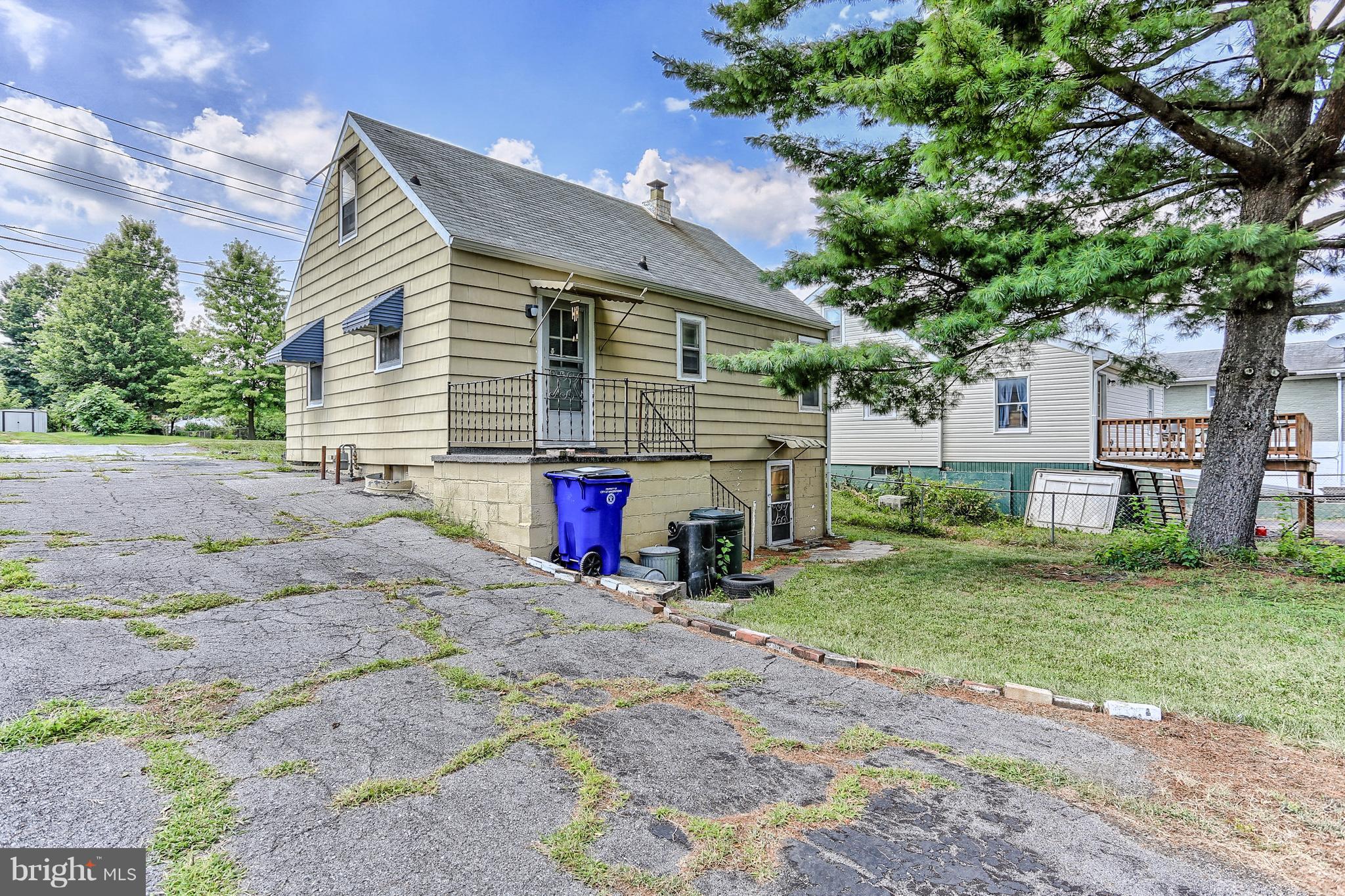 226 Nottingham Road Hagerstown, MD 21740 - Photo 22 of 24 a view of a house with a patio and a yard