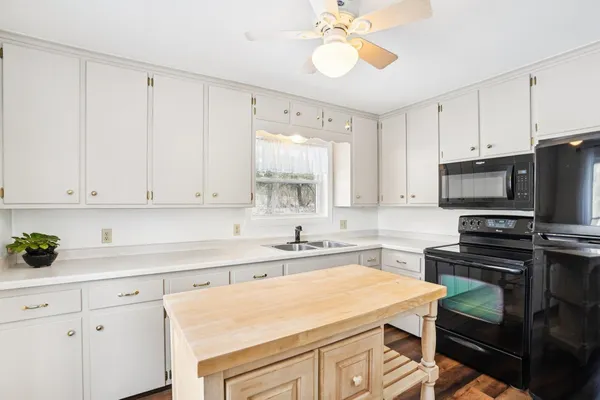 $399,900 | W10892 County Road V, Lodi, WI 53555