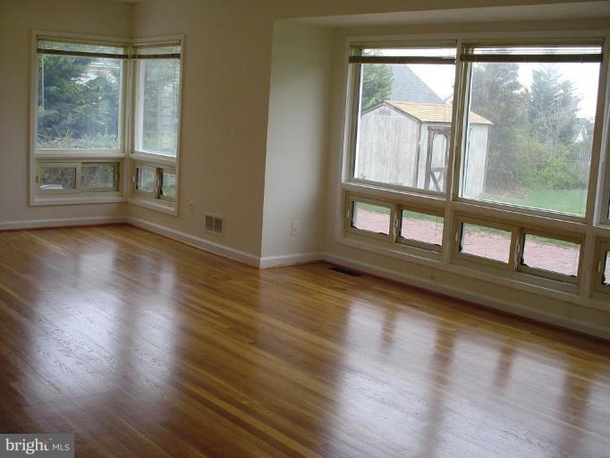 5829 Lebanon Road Alexandria, VA 22310 - Photo 2 of 20 Living Room/Dining Room