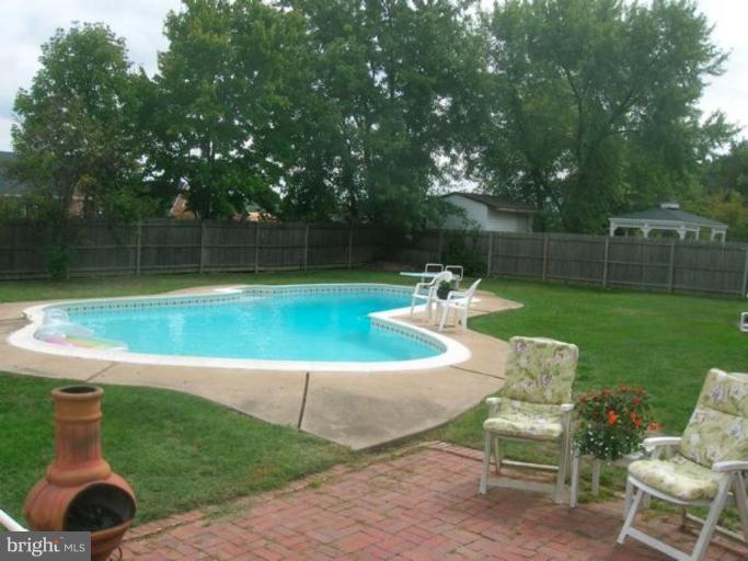 5829 Lebanon Road Alexandria, VA 22310 - Photo 14 of 20 Swimming Pool