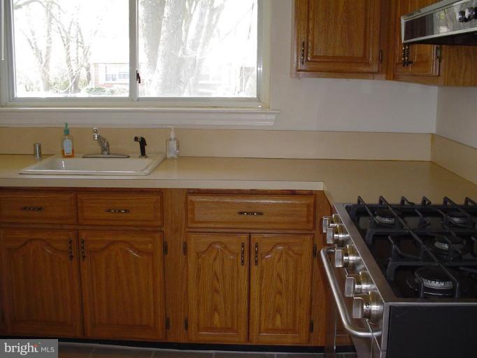 5829 Lebanon Road Alexandria, VA 22310 - Photo 6 of 20 Kitchen #2