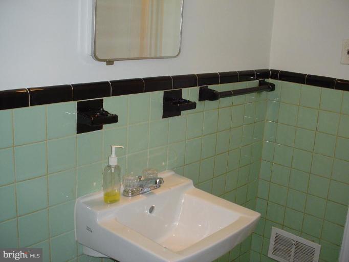 5829 Lebanon Road Alexandria, VA 22310 - Photo 9 of 20 Another photo of the one bathroom