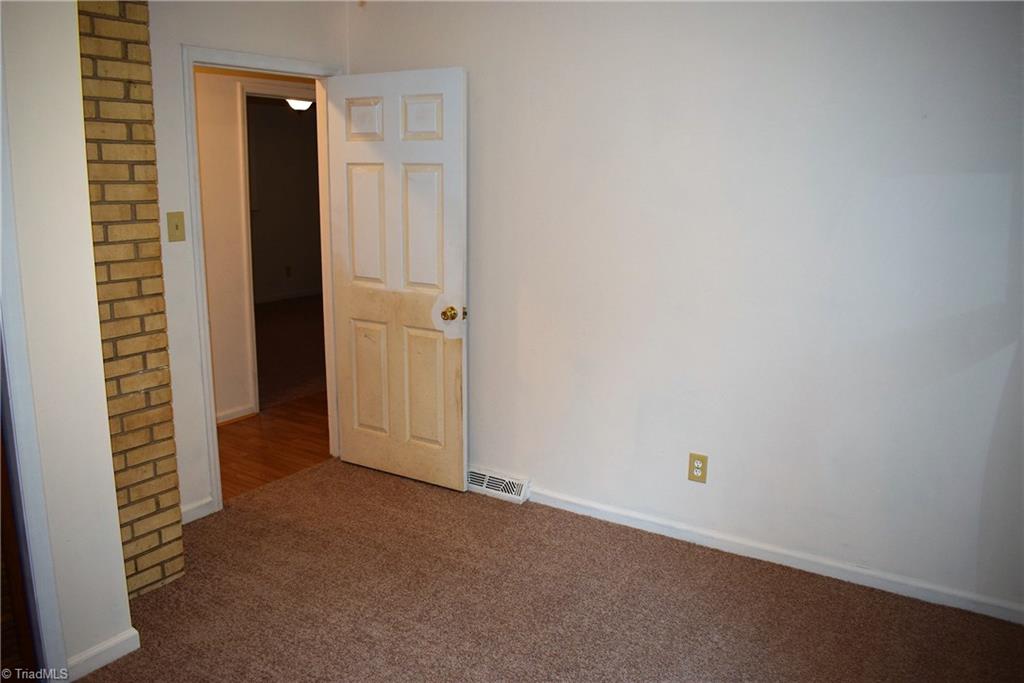 3216 Green Tree Road Thomasville, NC 27360 - Photo 8 of 16 Gallery Image 8