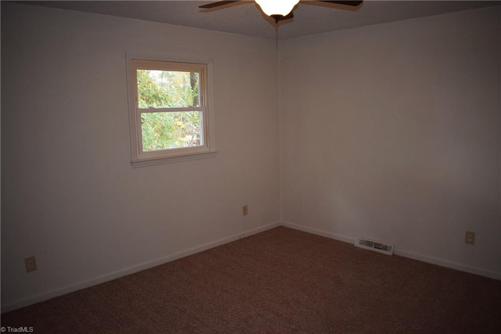 3216 Green Tree Road Thomasville, NC 27360 - Photo 9 of 16 Gallery Image 9