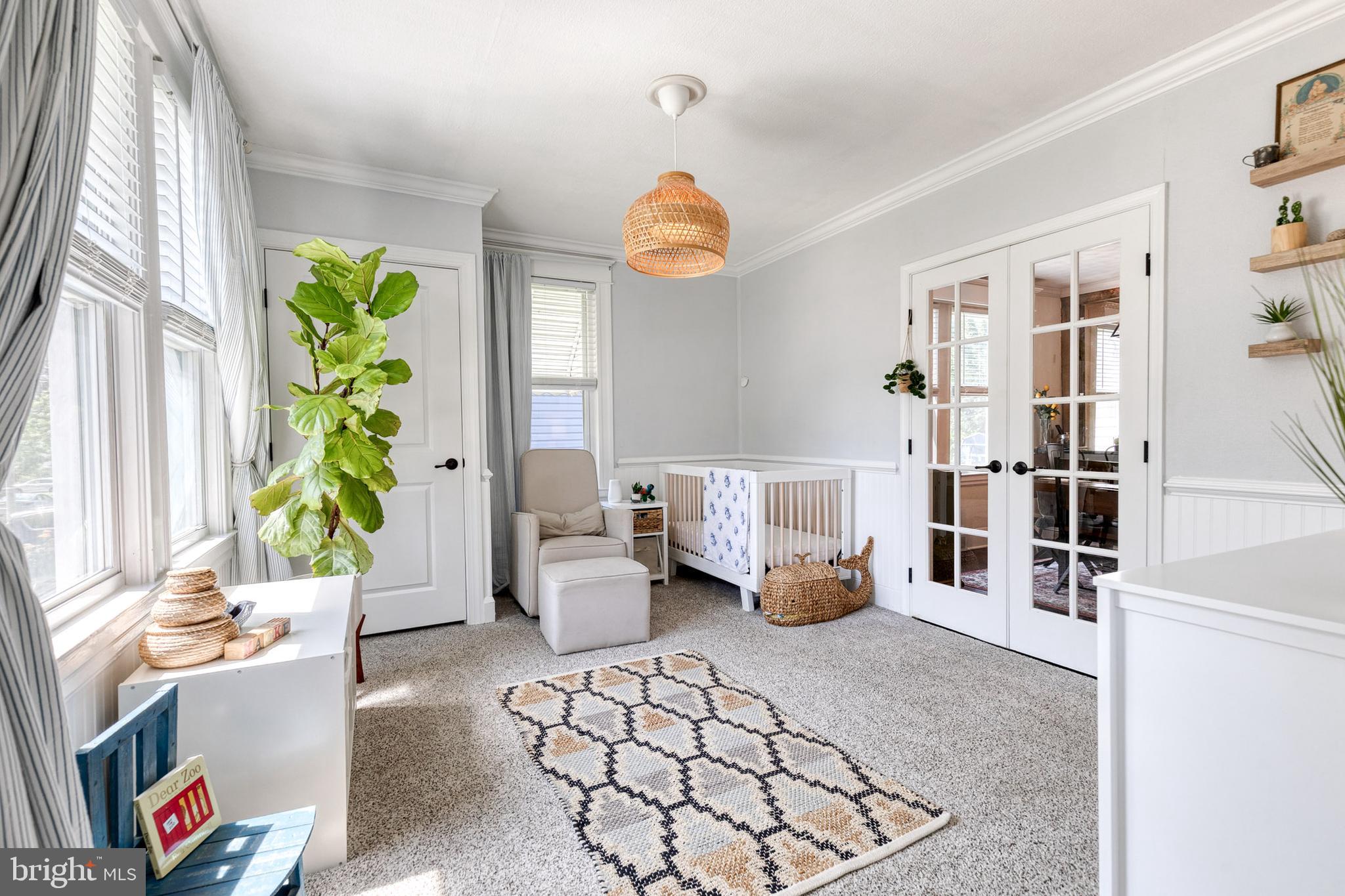 6504 Maplewood Road Baltimore, MD 21212 - Photo 16 of 45 a living room with furniture and a potted plant