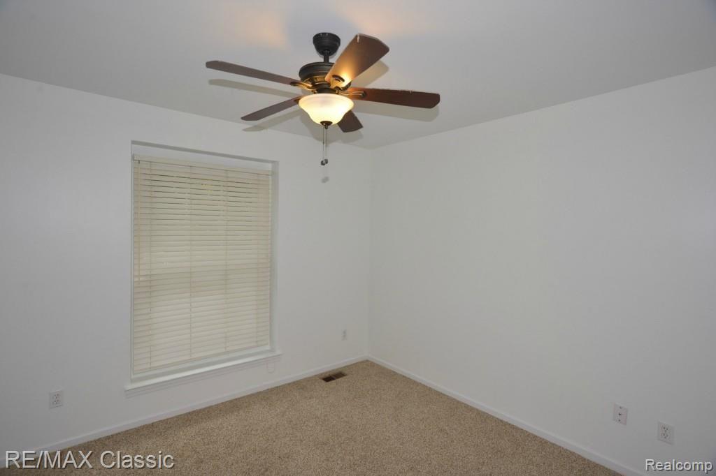 1184 Chesapeake Rochester, MI 48307 - Photo 27 of 36 28.jpg