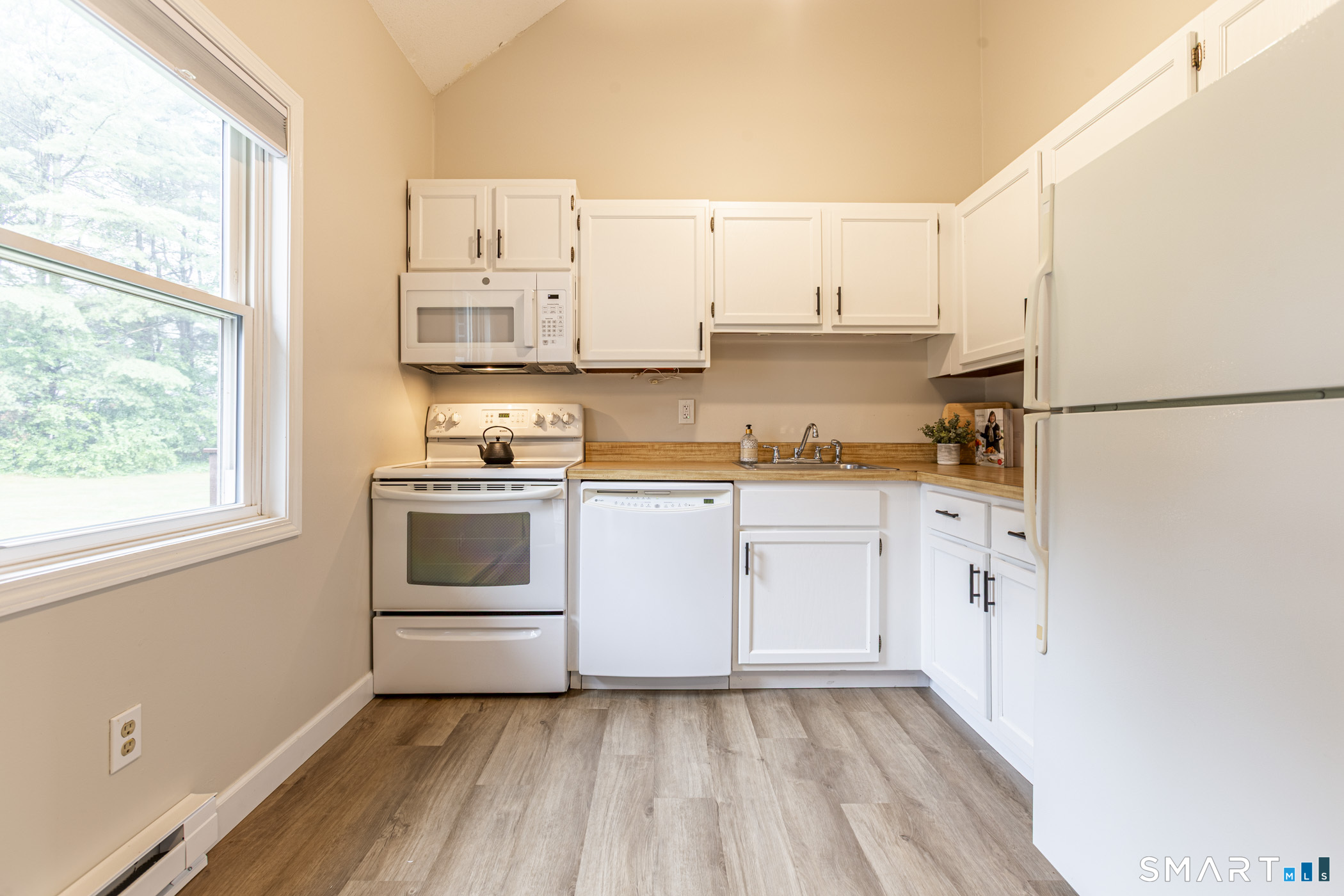 1 Abbott Road, Unit 203 Ellington, CT 06029 - Photo 9 of 37