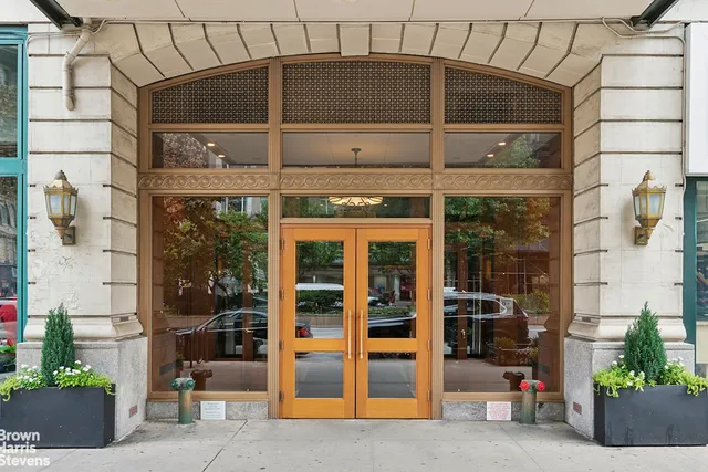 $2,000,000 | 2250 Broadway, Unit 10D | Upper West Side