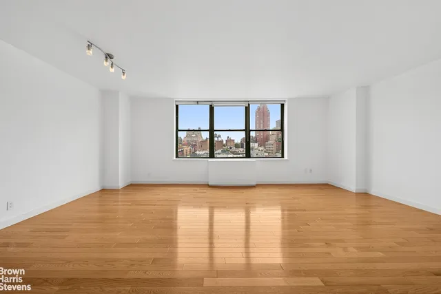 $2,000,000 | 2250 Broadway, Unit 10D | Upper West Side