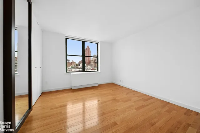 $2,000,000 | 2250 Broadway, Unit 10D | Upper West Side