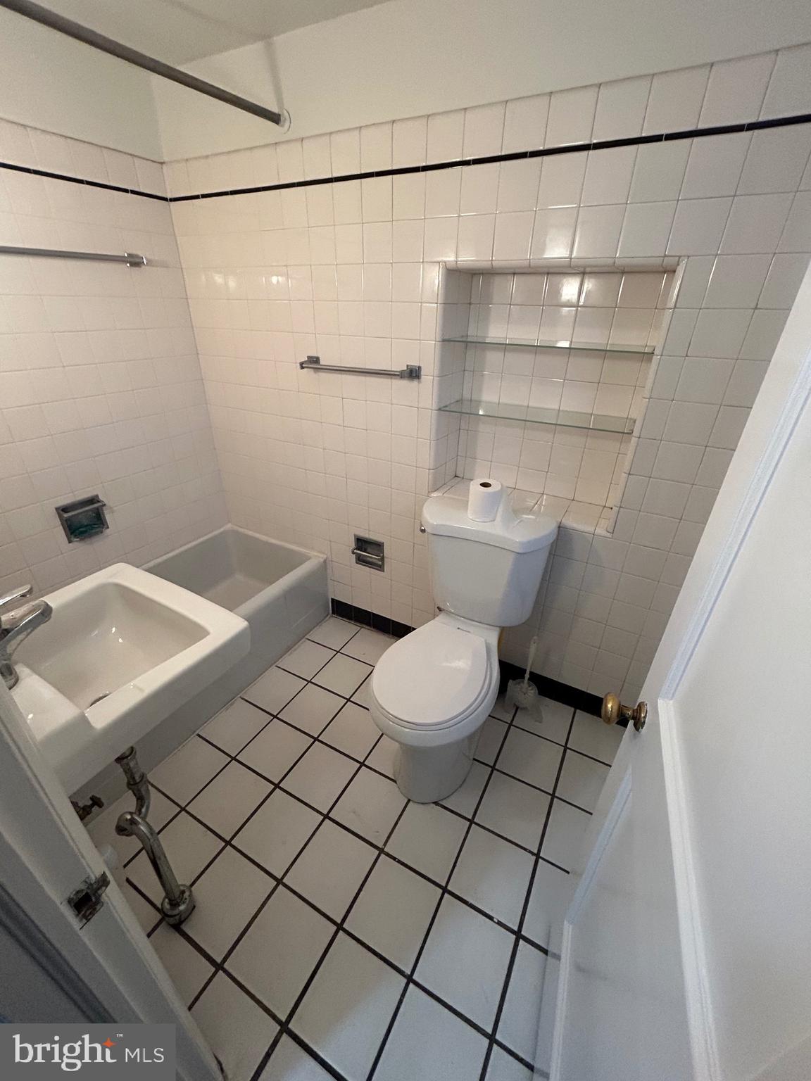 360 Walnut Street, Unit 2 Jenkintown, PA 19046 - Photo 5 of 8