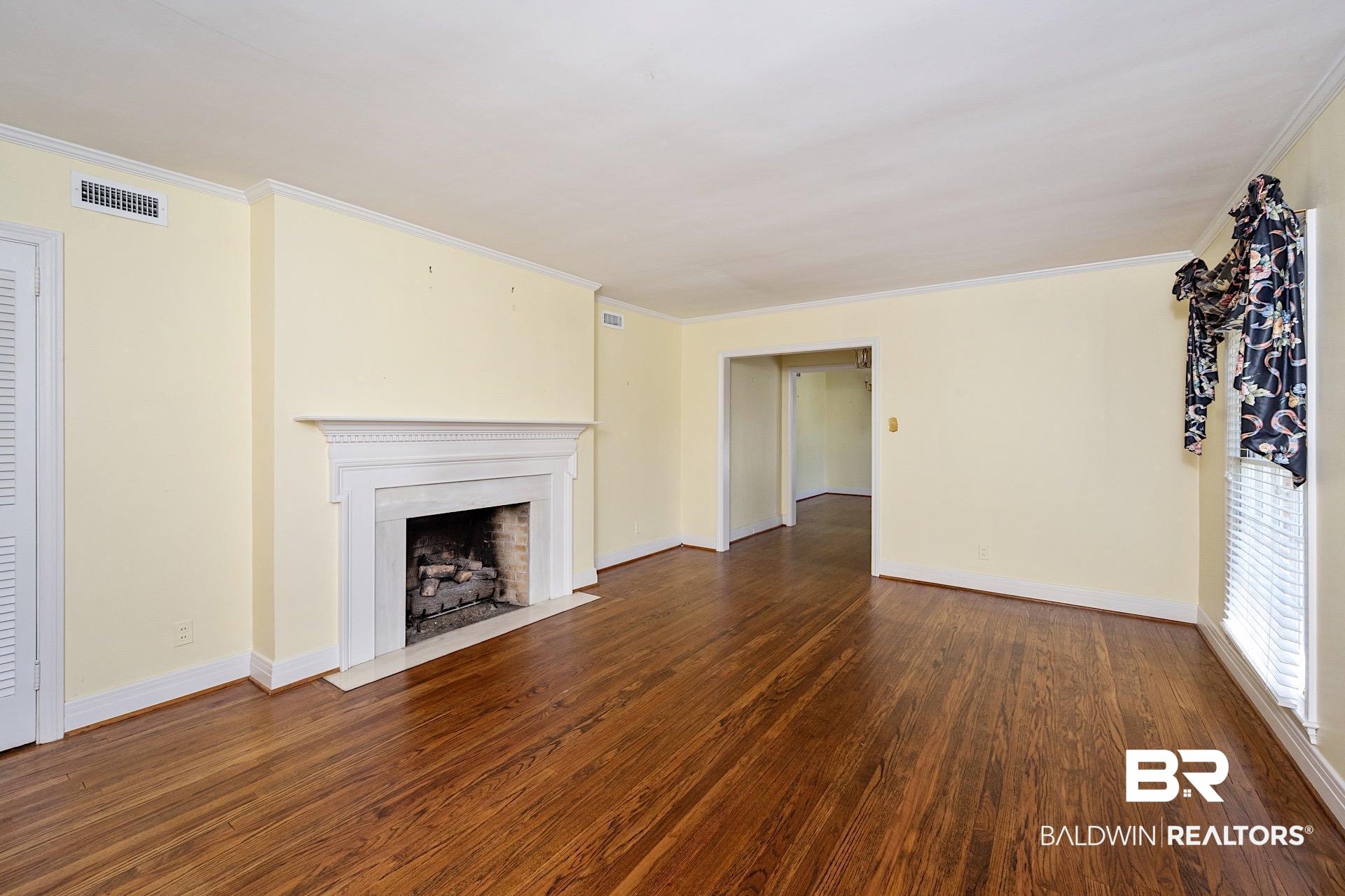 155 Oakway Drive Mobile, AL 36608 - Photo 12 of 31 Living Room
