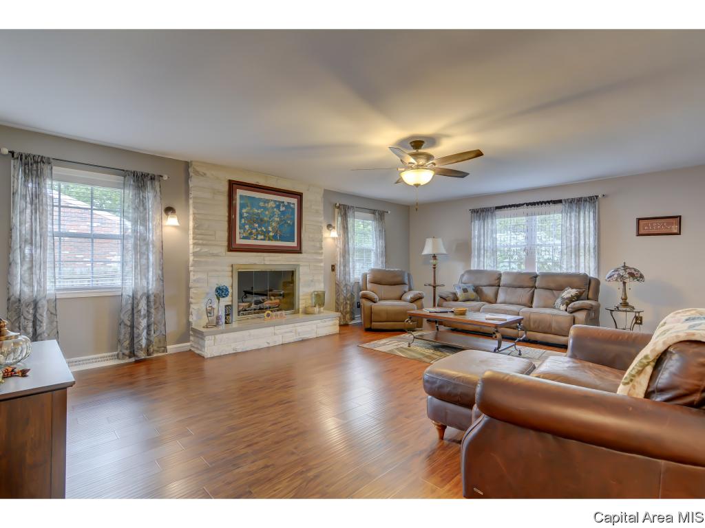 49 Inverness Road Springfield, IL 62704 - Photo 4 of 36