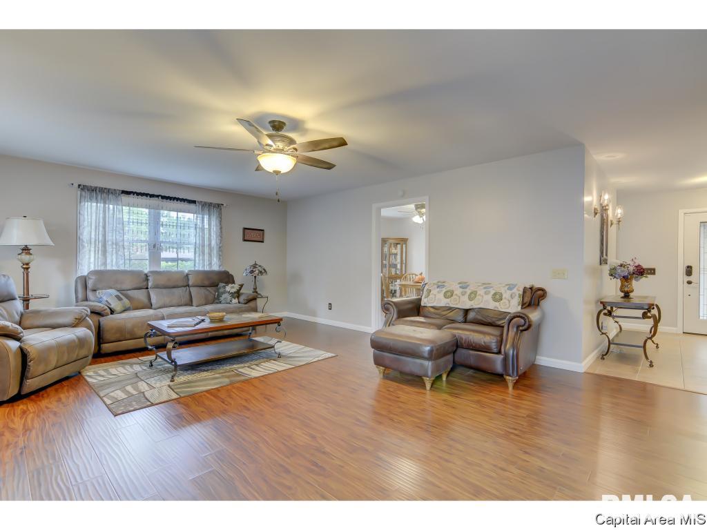 49 Inverness Road Springfield, IL 62704 - Photo 7 of 36