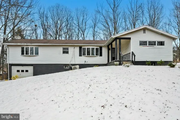 a view of house with a yard