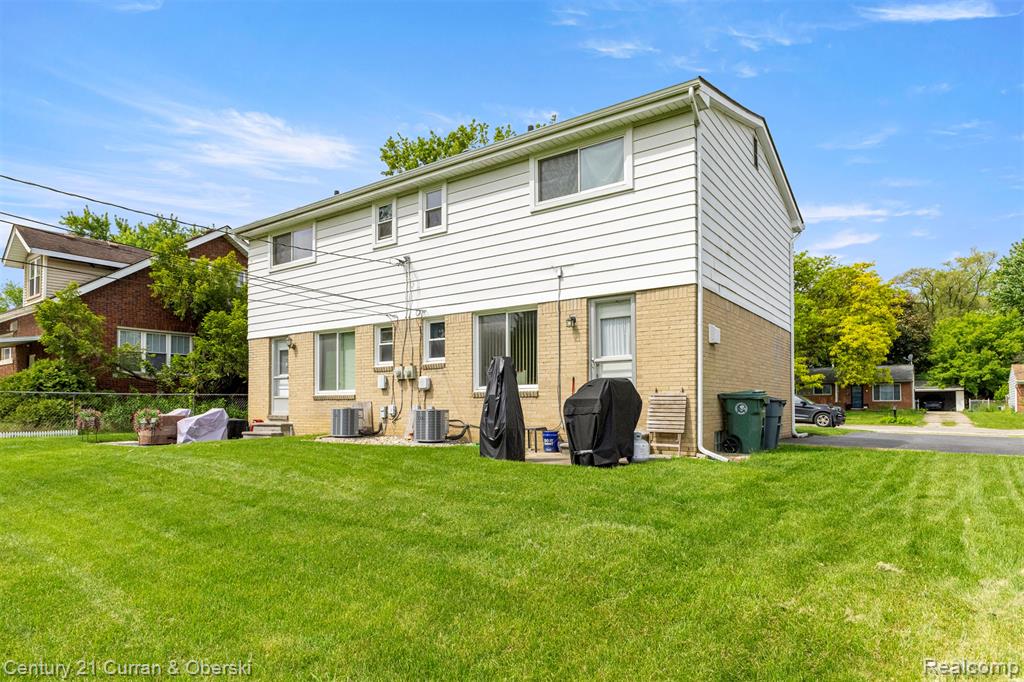 11706 Riverside Drive Plymouth, MI 48170 - Photo 30 of 33