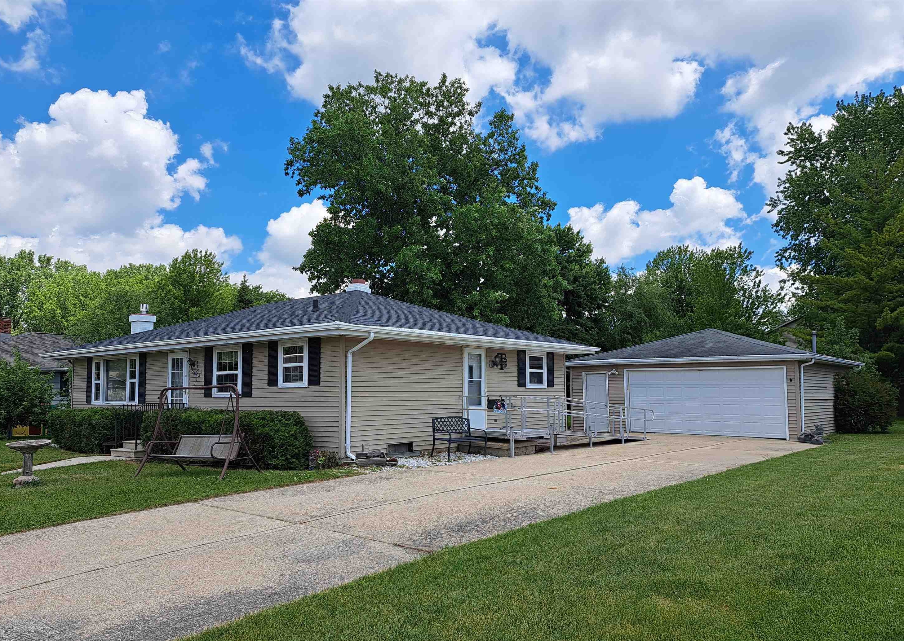 1121 Calder Street Menasha, WI 54952 - Photo 1 of 16