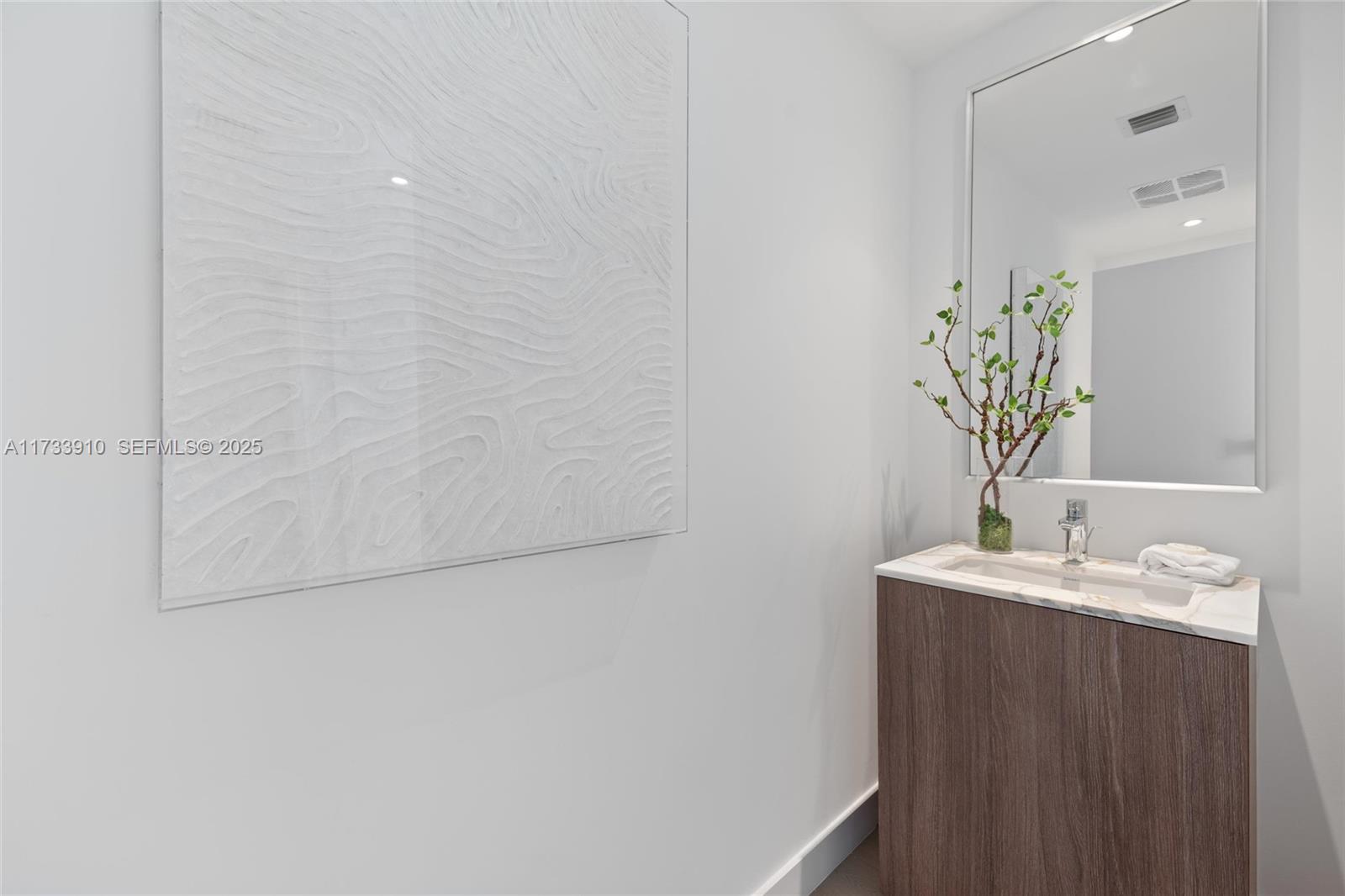 500 Alton Road, Unit 3201 Miami Beach, FL 33139 - Photo 16 of 37