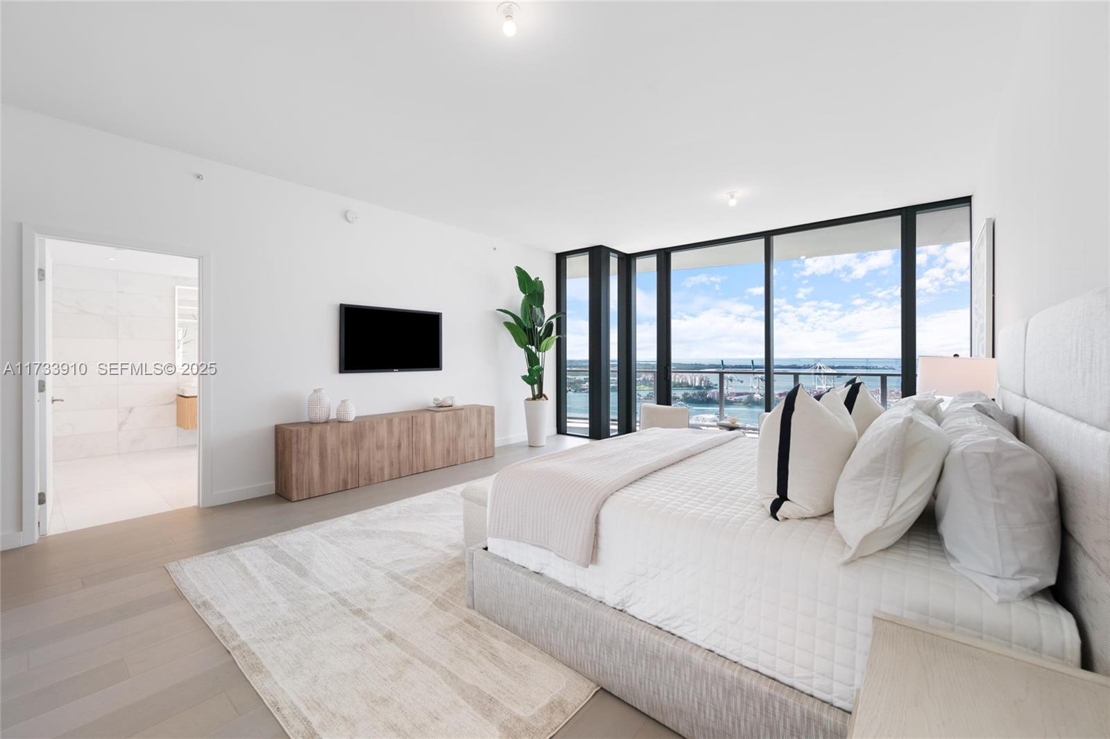500 Alton Road, Unit 3201 Miami Beach, FL 33139 - Photo 19 of 37