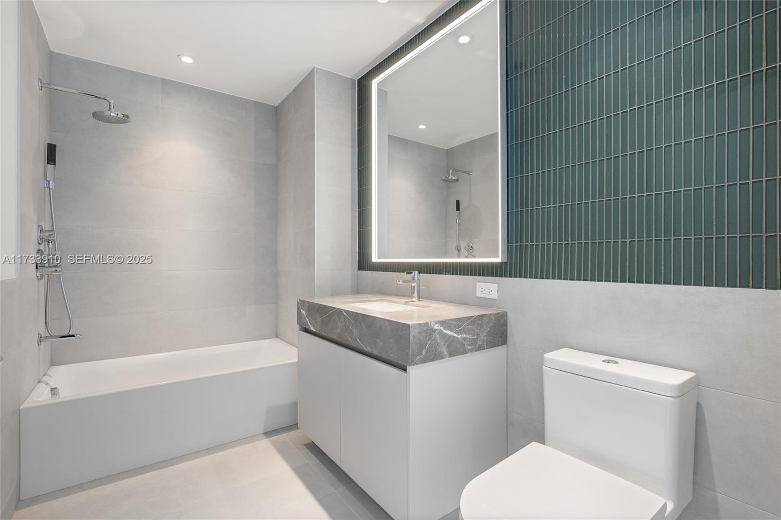 500 Alton Road, Unit 3201 Miami Beach, FL 33139 - Photo 29 of 37