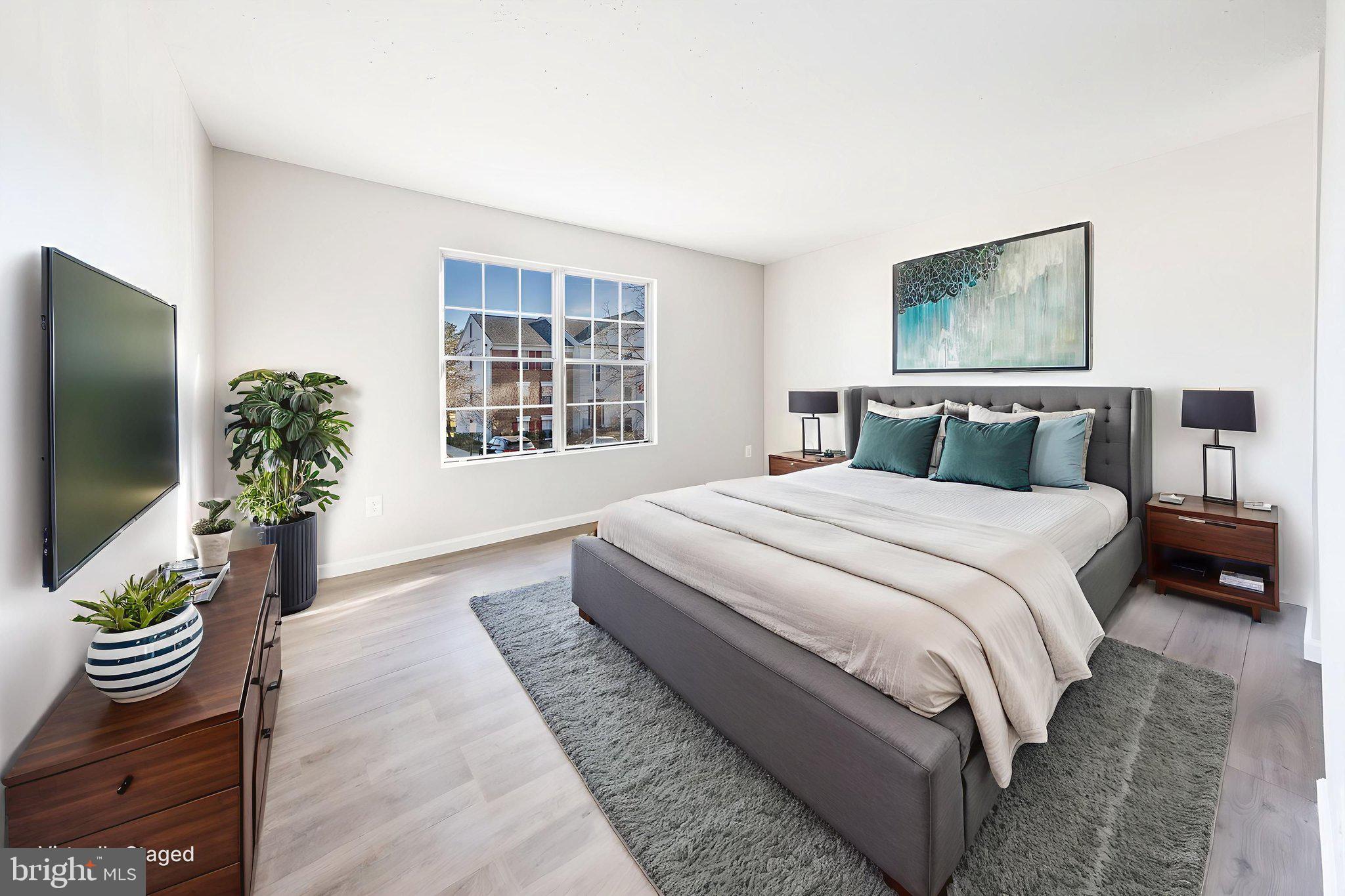 118 Fort Evans Road Southeast, Unit C Leesburg, VA 20175 - Photo 16 of 35 a bedroom with a bed and a potted plant